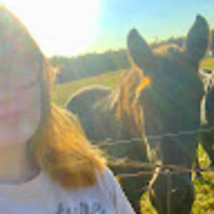 Meet your Posher, Chloe